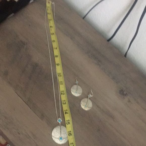 Silver and turquoise necklace and earrings - Picture 2 of 6